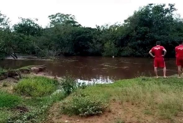 Corpo de homem que desapareceu em rio em MG — Foto: Corpo de Bombeiros/Divulgação