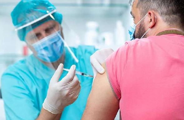 Profissionais de saúde e idosos devem ser os primeiros a receberem as vacinas. Foto: Jornal Estado de Minas