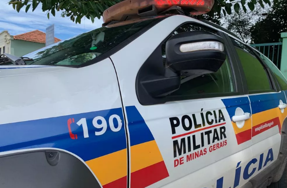 Militares encontraram o suspeito no local de trabalho dele — Foto: Raquel Freitas / G1