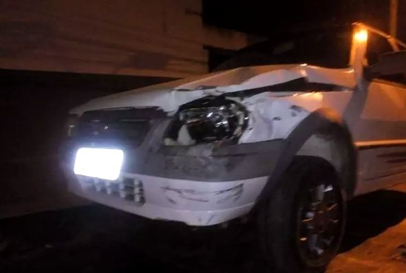 Carro levado pelo assaltante foi rebocado (foto: Polícia Militar/Divulgação)