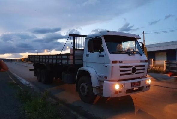 Caminhão furtado em Sete Lagoas é encontrado em Montes Claros — Foto: Polícia Civil/Divulgação