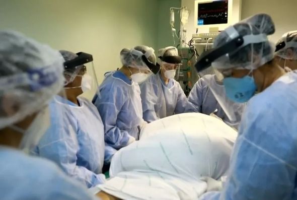 Há 2.025 pessoas internadas com confirmação ou suspeita de Covid-19 em terapia intensiva em MG — Foto: Reprodução/EPTV