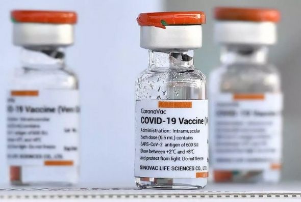 Golpista oferecia dose da vacina Coronavac - Foto: LILLIAN SUWANRUMPHA / AFP