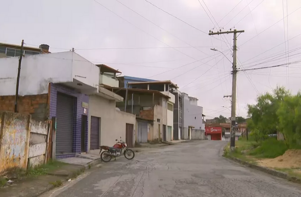 Crime ocorreu na casa da vítima, no bairro Nova Contagem, em Contagem — Foto: TV Globo