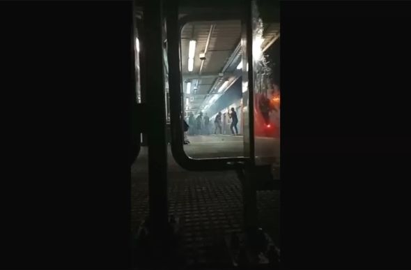 Torcedores de São Paulo e Corinthians entram em conflito em estação Primavera Interlagos, da Linha Esmeralda, em São Paulo - Foto: Reprodução