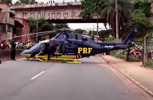 VÍDEO helicóptero que socorria vítima de batida entre carretas em BH