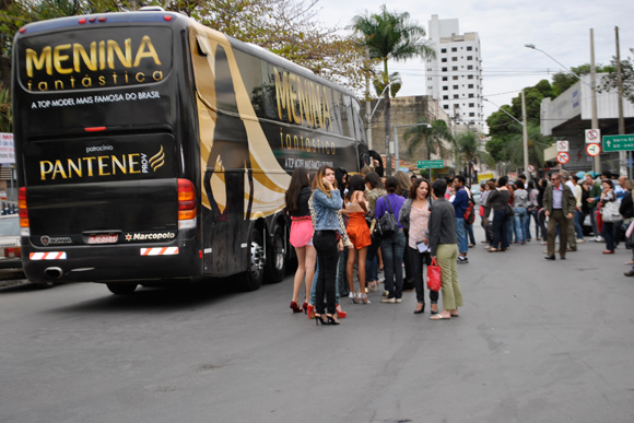 Ônibus está na Praça Tiradentes em Sete Lagoas / Foto: Juliana Nunes