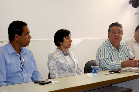 Márcio Reinaldo, ao lado da reitoria, em reunião na UFSJ / Foto: Divulgação