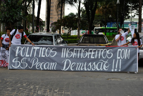 Prefeito não estava na prefeitura para acompanhar o protesto e se posicionar / Foto: Marcelo Paiva