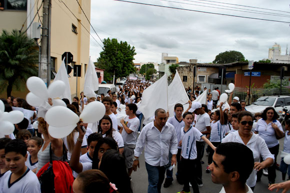 Aproximadamente 700 alunos participaram do protesto / Foto: Marcelo Paiva