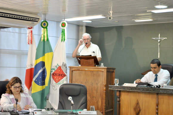 O presidente do SAAE explicou problemas e anunciou terceirização do serviço de manutenção / Foto: Marcelo Paiva