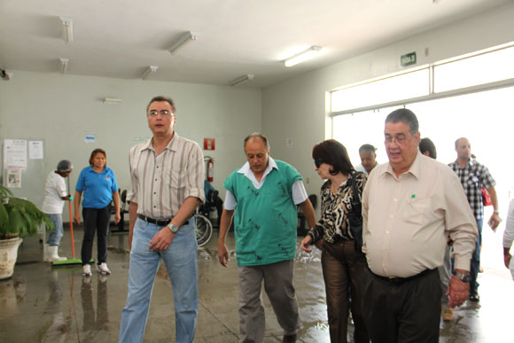 Prefeito e secretário de saúde visitaram o Hospital Municipal / Foto: Divulgação