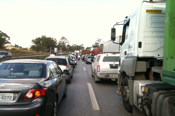Congestionamento chegou a quatro quilômetros / Foto: Marcelo Paiva