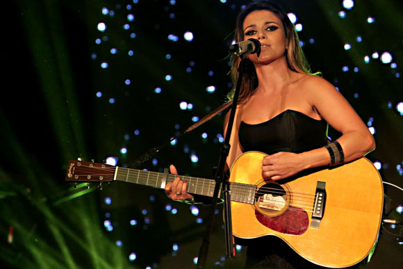 Paula Fernandes vai cantar no aniversário de Sete Lagoas / Foto: Brazuca.com