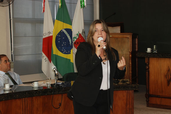 Kátia Nogueira, Coordenadora de Planejamento e Orçamento, durante a audiência / Foto: Divulgação