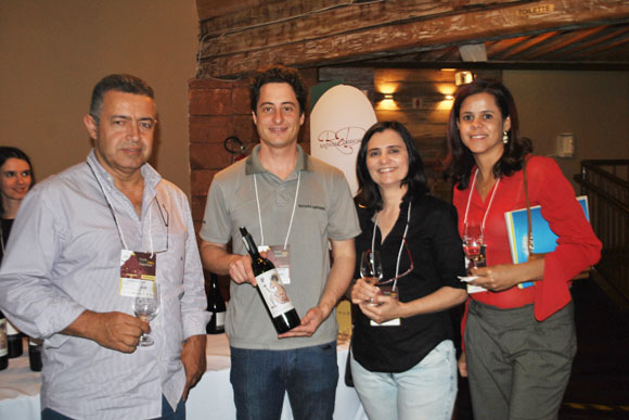 Equipe marcou presença no evento que reúne vinícolas brasileiras / Foto: Juliana Nunes