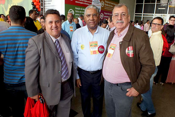 Gilberto Doceiro, um correligionário do partido, e Paredão durante a convenção / Foto: Paredinha