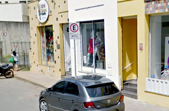 Estacionamento de moto que vereadora quer extinguir, no Centro / Foto: Google