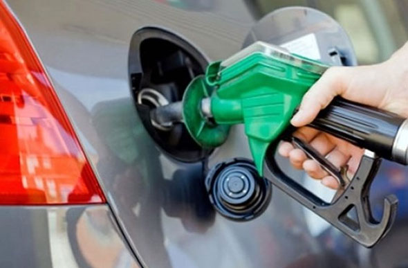 Foto: Agência Brasil/ A Petrobras manteve o preço médio do litro da gasolina A sem tributo nas refinarias