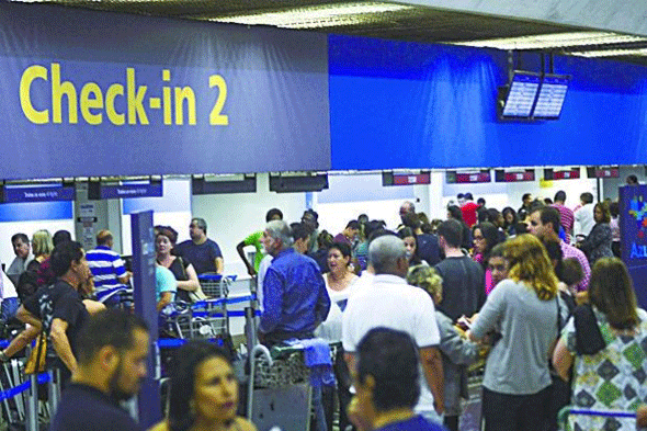 Aeroporto de Confins já tem reflexos de atrasos de vôos na manhã desta segunda-feira(28)/Foto: OTempo