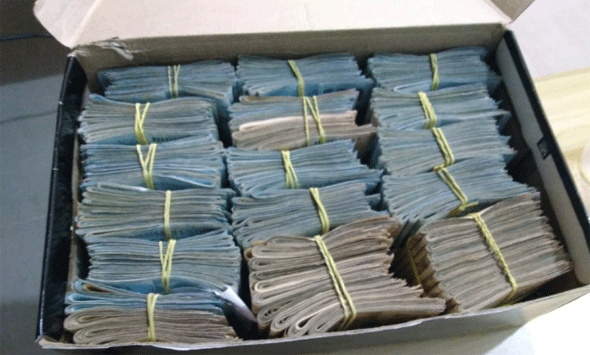 Homem foi preso com diversos celulares e R$ 155 mil em dinheiro/Foto: HD