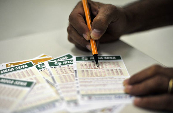 Foto: Arquivo/Agência Brasil/ Apostas podem ser feitas em casas lotéricas ou pelo sistema online de loterias da Caixa/