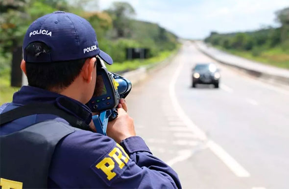 PRF espera movimento 20% maior nas estradas neste feriado da padroeira do Brasil — Foto: Divulgação/PRF