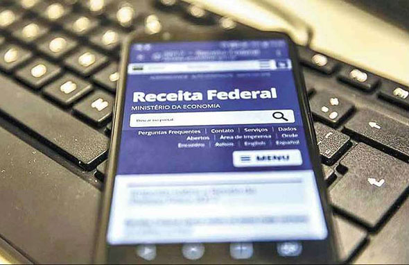 A declaração do IR pode ser feita pelo computador, celular ou tablet ou por meio do e-CAD./ Foto: Marcello Casal Jr/Agência Brasil