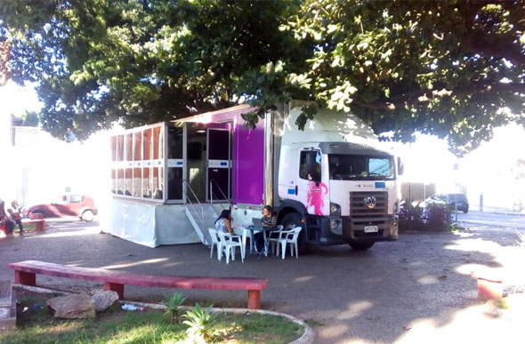 Carreta de mamografia na Praça Tiradentes em Sete Lagoas. - Foto: Reprodução/WhatsApp