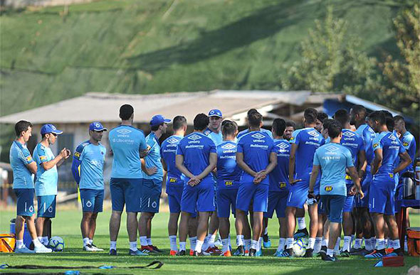 Rogério Ceni quer que Cruzeiro tenha proposta de jogo ofensiva (Foto: Alexandre Guzanshe/EM D.A Press)