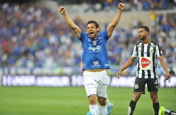 Fred marcou primeiro gol do Cruzeiro e deu assistência para Thiago Neves fazer o segundo./ Foto: Alexandre Guzanshe/EM D.A Press