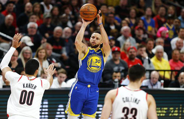 Stephen Curry, do Golden State Warriors, em partida contra o Portland Trail Blazers (Jonathan Ferrey/Getty Images)