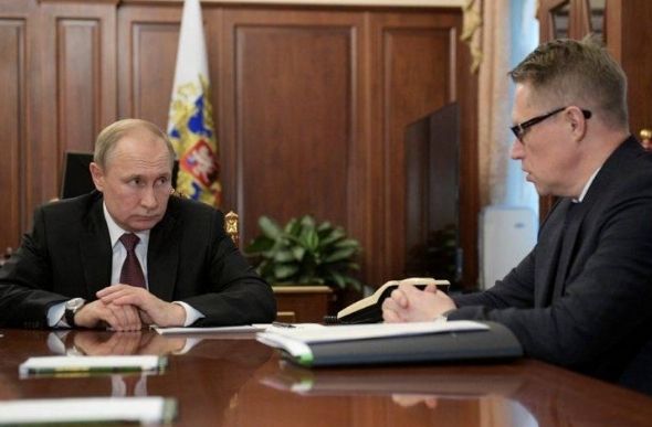 Presidente da Rússia Vladimir Putin e o ministro da Saúde Mikhail Murashko — Foto: Alexei Druzhinin/SPUTNIK/AFP