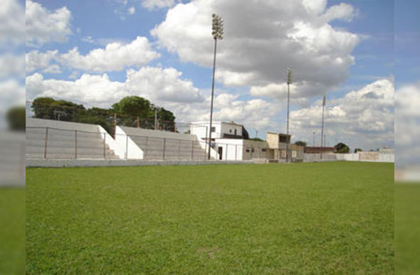 Preservar o gramado do Estádio Emílio de Vasconcelos Costa, esse foi um dos motivos para o adiamento da final da Copa Eldorado. — Foto: Reprodução