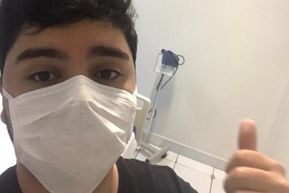 André Castro, de 25 anos, desenvolveu sintomas graves da doença e precisou de internação./ Foto: Arquivo pessoal