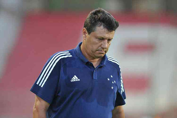 Técnico Adilson Batista foi demitido após derrota do Cruzeiro para o Coimbra, pelo Mineiro/Foto Alexandre Guzanshe/EM/D.A. Press
