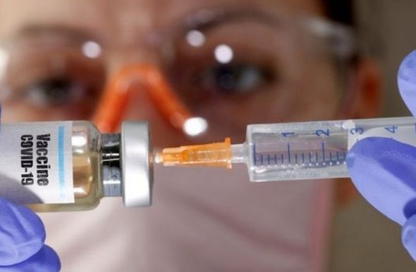 Vacinas contra a covid-19 estão sendo testadas no Brasil — Foto: Reuters via BBC