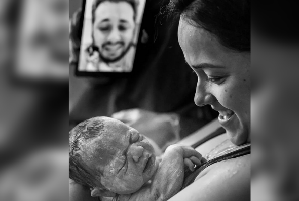 Pai hospitalizado acompanha o nascimento da filha por videochamada em BH. — Foto: Bruna Gil
