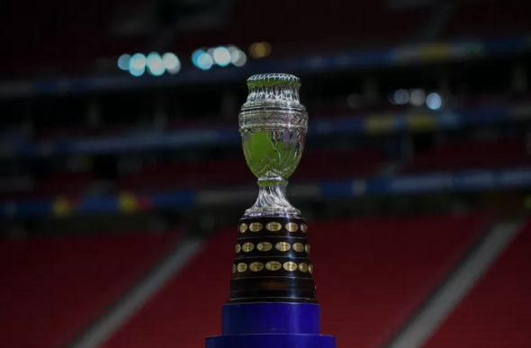 Taça da Copa América no Estádio Mané Garrincha. Duelo entre Brasil e Venezuela abriu a competição -  Imagem: Mateus Bonomi/AGIF
