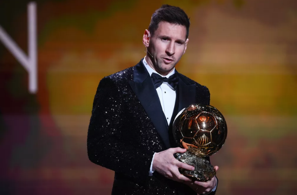 Messi ganha a Bola de Ouro pela sétima vez — Foto: Franck Fife/AFP