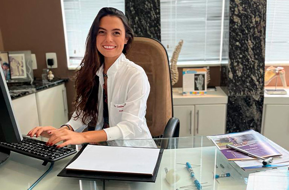 Dra. Carolina Estefani, reumatologista. Foto: acervo pessoal.