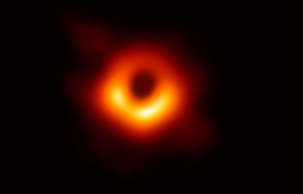  O buraco negro tem um apetite voraz, consumindo a massa equivalente a um Sol diariamente — Foto: European Southern Observatory/AFP (imagem ilustrativa)