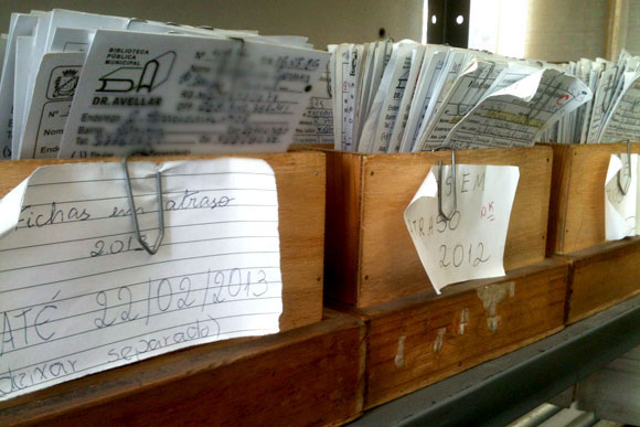 Fichas em atraso já somam 900 na biblioteca municipal / Foto: Marcelo Paiva