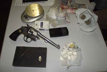 Drogas e armas foram apreendidas na casa da quadrilha / Foto: Pacheco de Souza