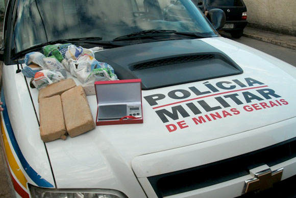 Foram apreendidos vários tipos de drogas / Foto: Divulgação PM