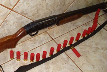 Espingarda calibre 12, semelhante ao modelo da imagem / Foto: G1.com
