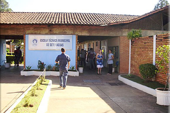 Currículos devem ser entregue na Escola Técnica Municipal / Foto: Divulgação