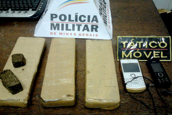 Foram encontrados 14 tabletes de maconha no monte de areia / Foto ilustrativa: Divulgação