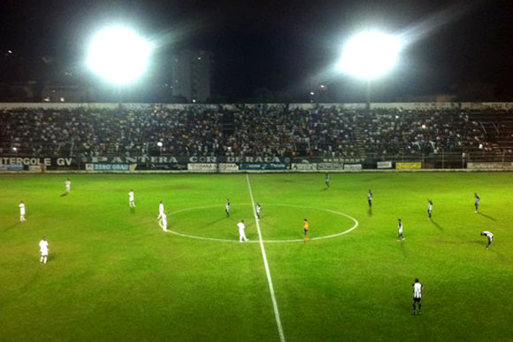 Empate fora de casa foi bastante comemorado / Foto: Diego Souza