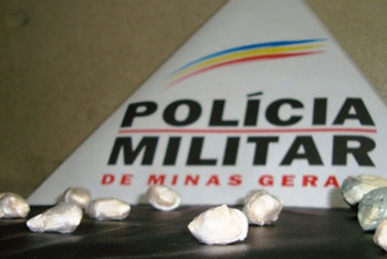 14 papelotes de cocaína foram apreendidas como na imagem ilustrativa / Foto:portalarcos.com.br 